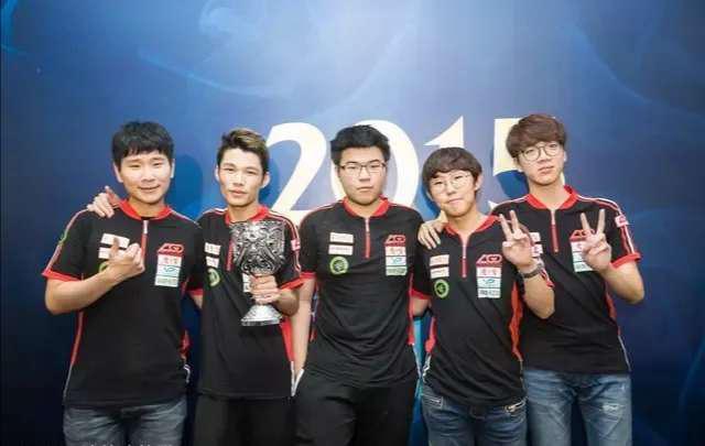 能载歌载舞 能载歌载舞