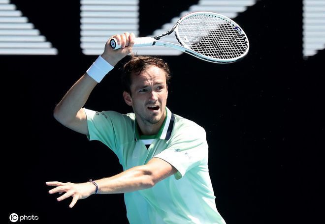 雄鹿的对决 雄鹿的对决