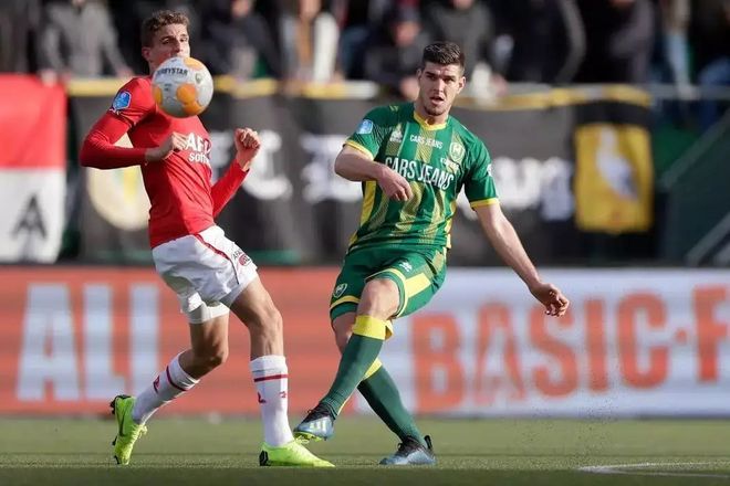 场足球比赛 场足球比赛